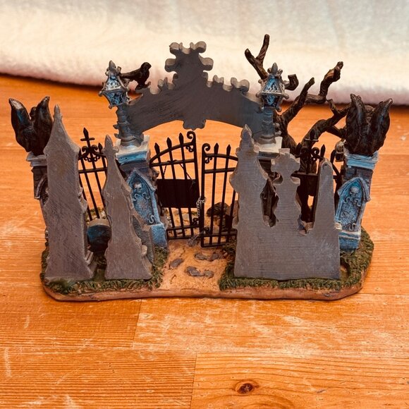 LEMAX 2004 Spooky Town Forsaken Cemetery Gate Black Fence Halloween 43421 w/ Box - Picture 4 of 4